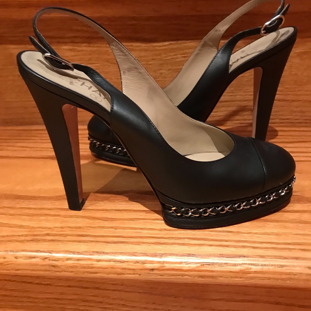 Very stylish Chanel pumps! Worn few times tor the events.